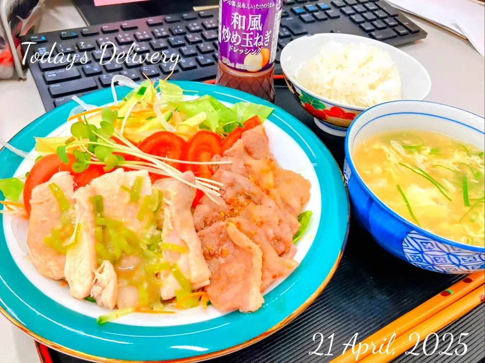 本日の日替わり弁当🍱
  鶏・牛HYBRIDサラダボウル   DELI STYLE

①鶏もも肉のねぎ塩レモンソース・牛カルビ焼肉
②6種の野菜サラダ
③中華風かきたまコーンスープ|TakeBooさん