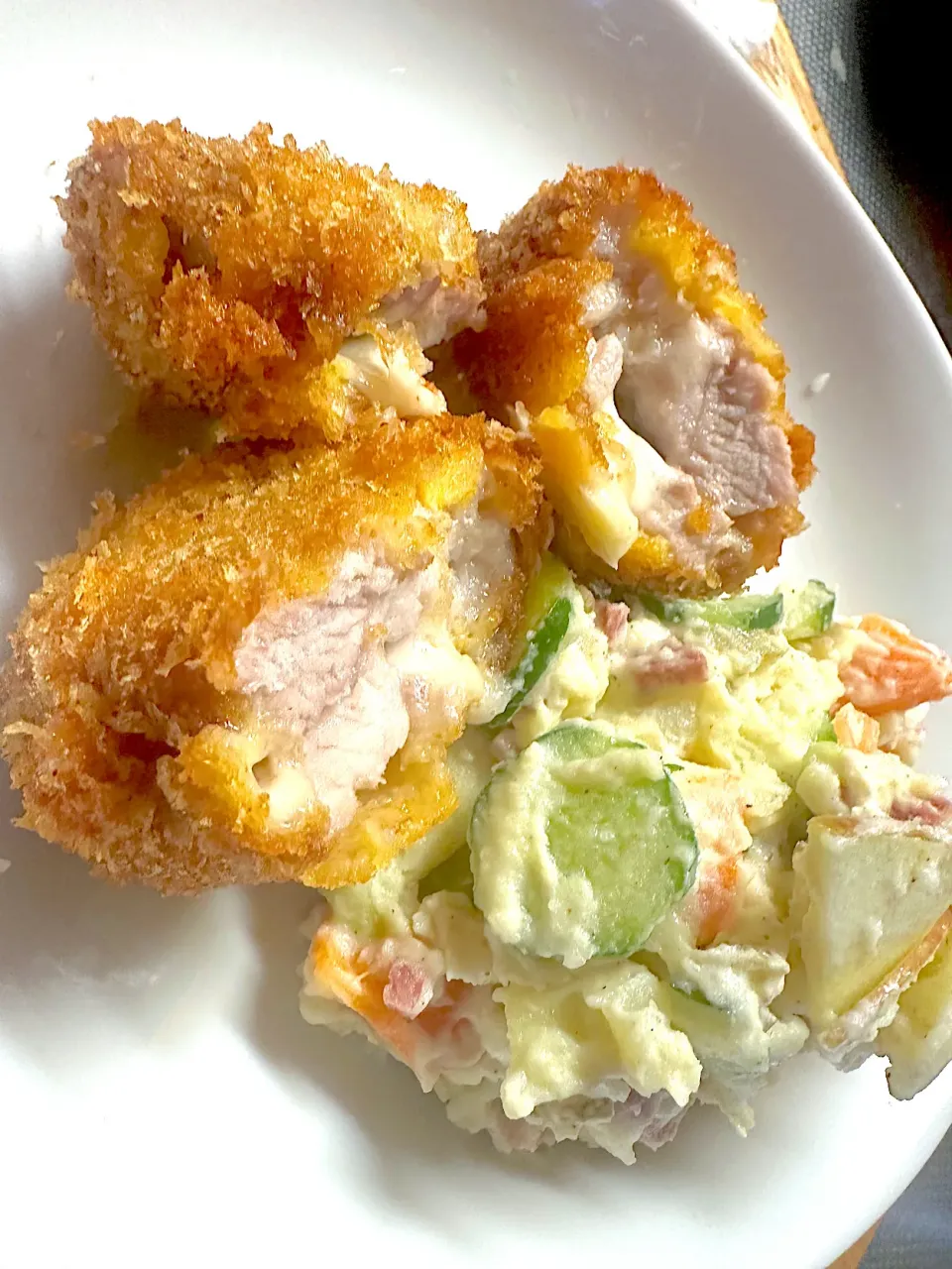 チーズカツレツとチーズとリンゴたっぷりポテトサラダ|ganmoさん