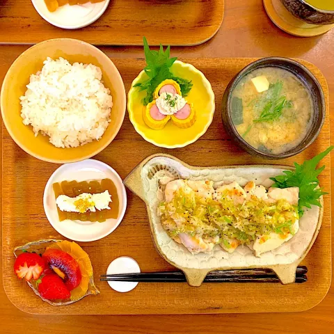 「キャステロ ホイップクリームチーズ プレーン」を使ってみたSnapdishの料理・レシピ写真:鶏むね肉のタン塩風のおぼんごはん