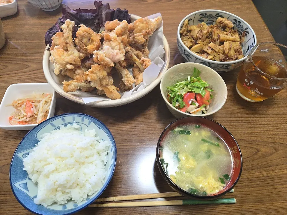 手羽元の唐揚げ・初タケノコ・ちくわと水菜のサラダ玉子スープ・ご飯🌺|chiyukiさん