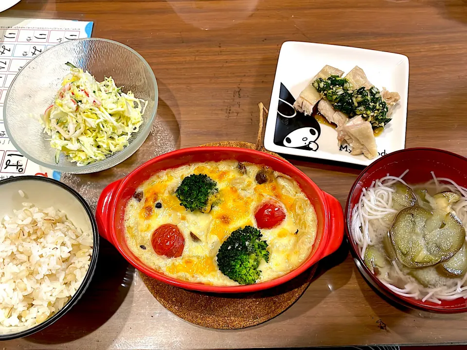 ツナとミニトマトのグラタン　茄子の煮麺　蒸し鶏の香味野菜だれ　キャベツときゅうりのコールスローサラダ|おさむん17さん