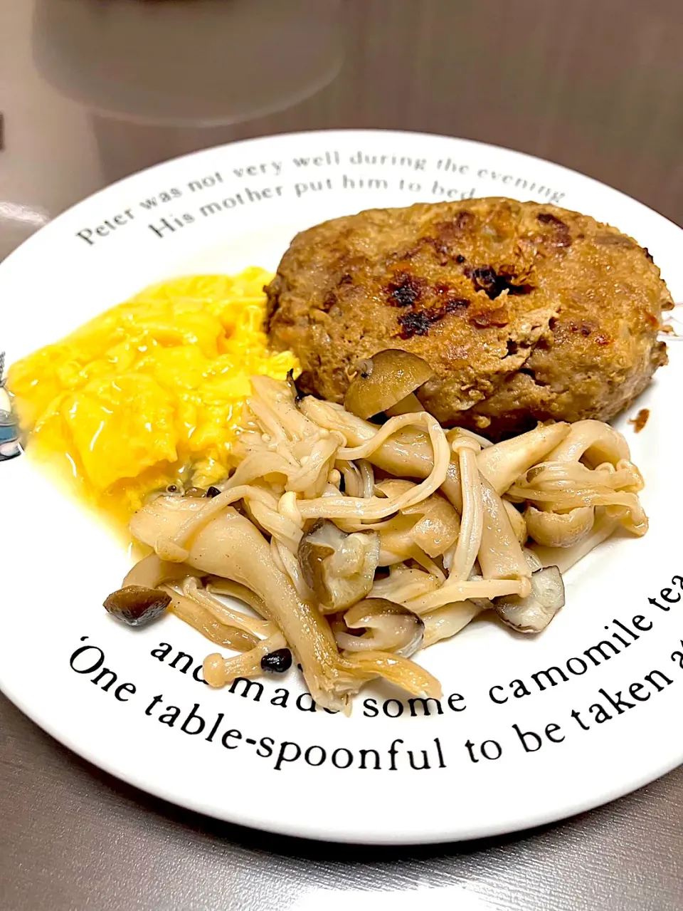 お母さん手作りハンバーグwithエバーエッグ🐣|lalapoさん