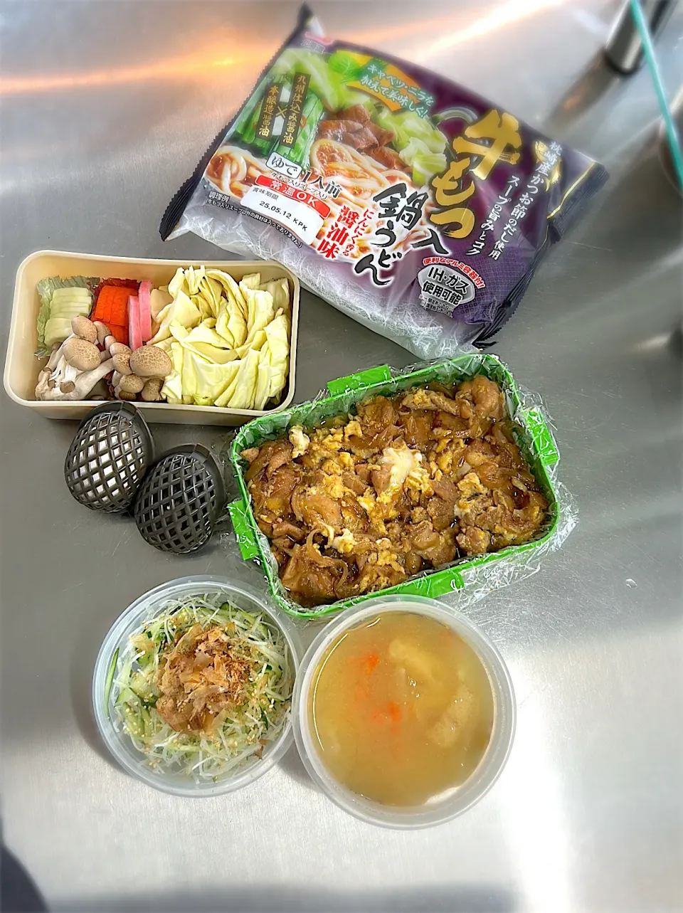 R7.4/22 𝚃𝚞𝚎.  ·͜·♡牛もつ鍋うどん&親子丼👨🏻‍🍳|hamakoさん