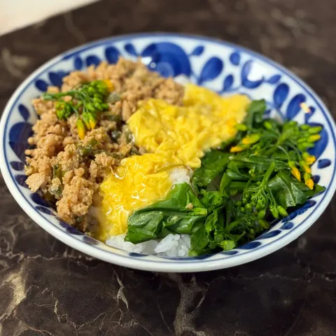 「エバーエッグ」を使ってみたSnapdishの料理・レシピ写真:エバーエッグで三色丼