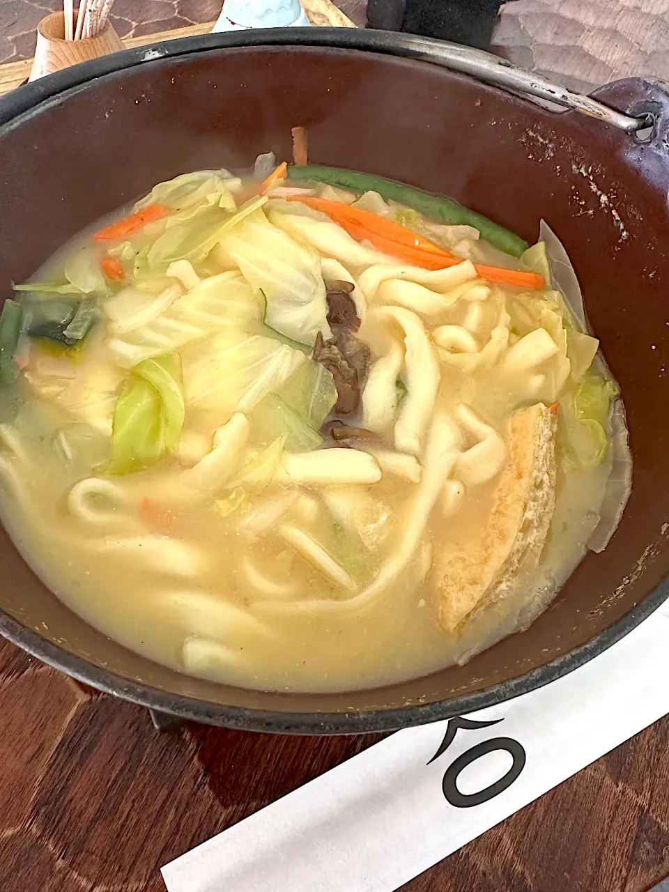 ほうとう不動　¥1,320   店員は声がやたら大きくてうるさい店だけど、ここのほうとうは麺がモチモチで好みなのでついつい行っちゃう…😅|BUBUさん