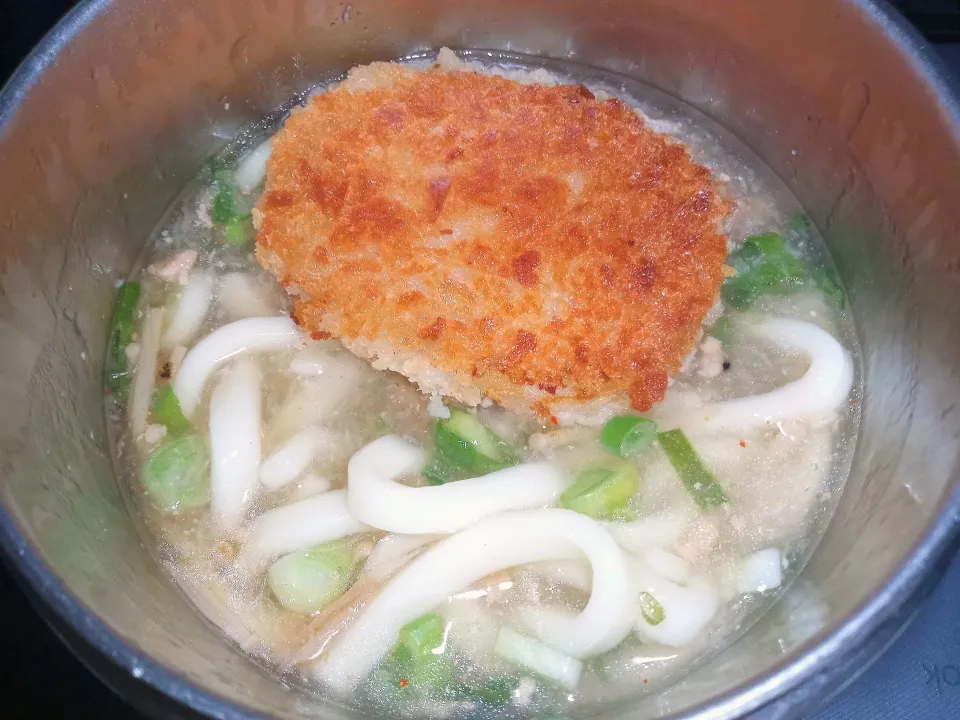 みぞれ仕立てのなめ茸と肉そぼろ入りとろみ付きコロッケうどん|darkbaronさん