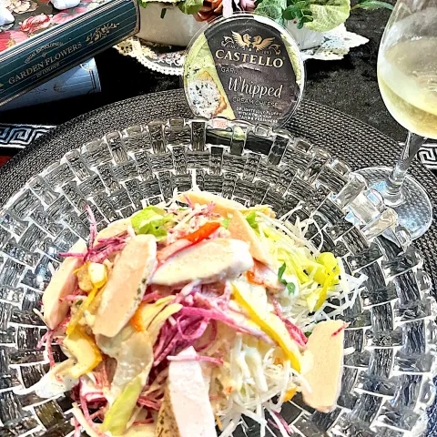 「キャステロ ホイップクリームチーズ ガーリック」を使ってみたSnapdishの料理・レシピ写真:ホイップクリチ ガーリック🧄でドレッシング