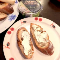 キャステロホイップクリームチーズガーリックのせバケット|Rieさん