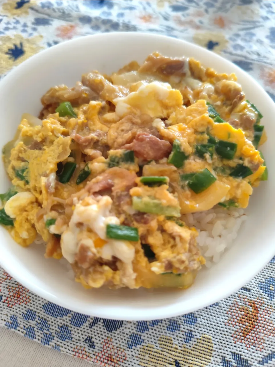 ネギ入り!冷凍牛丼の具で卵とじ丼|m.rafuさん