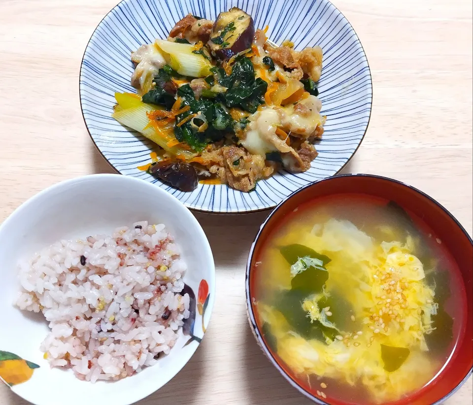 2025 0420　吉野家の牛丼の具でチーズタッカルビ風　わかめ卵スープ|いもこ。さん