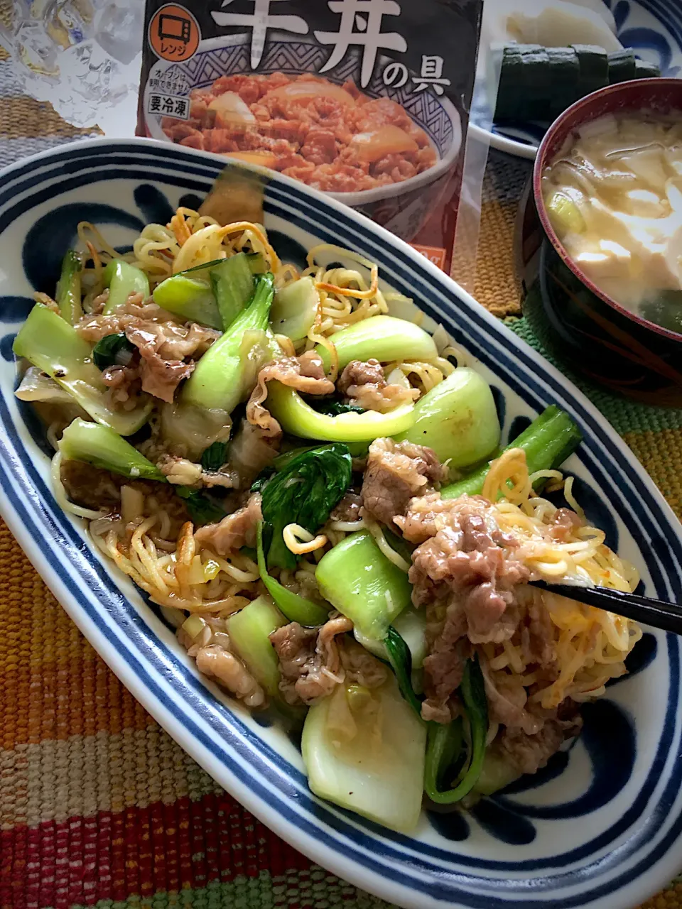 【吉野家】さんの冷凍牛丼の具で青梗菜と牛肉のあんかけ焼きそば|Tina Tomoko😋さん
