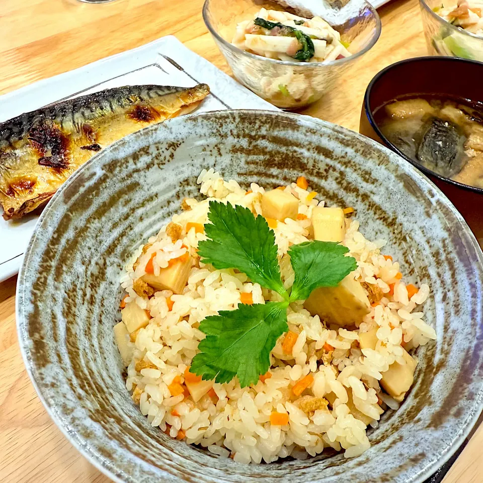 筍ご飯、鯖の塩焼き、長芋三つ葉和え、茄子の味噌汁|もやぴさん