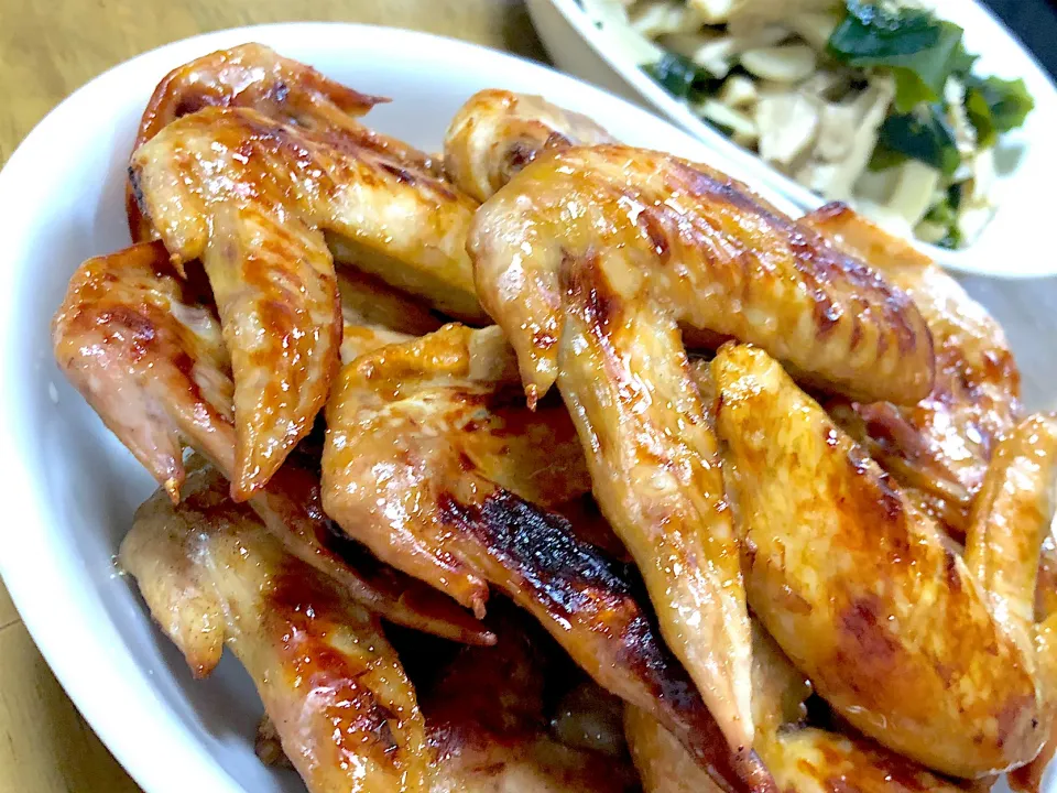 とりの手羽先焼〜レンチン蒸、しょうゆ塩胡椒して味シミシミしたら焼きマス！！〜|おなかさん