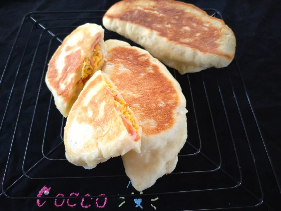 フライパンdeチーズとろりのパニーニ✨|cocco+さん