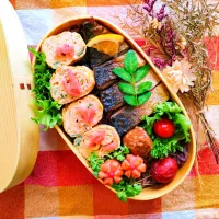 鯖の塩焼き弁当
　鯖の塩焼き
　シャウエッセン
　だし巻きたまご

美味しくできました✨| ふかふかごはんさん