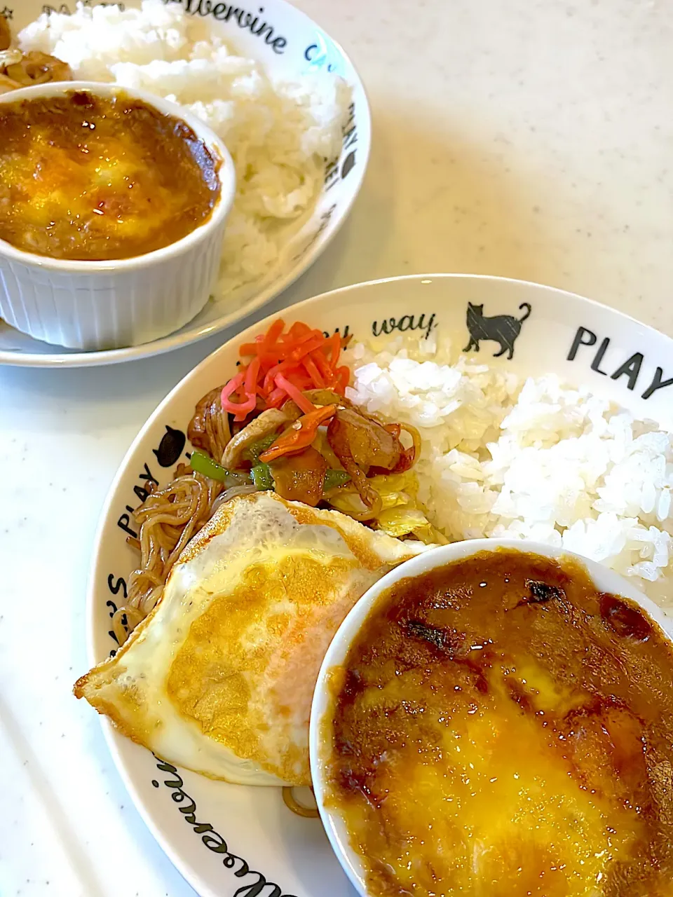 おっさんワンプレート　焼きカレーグラタン　焼きそば　目玉焼き|ひげおやじさん