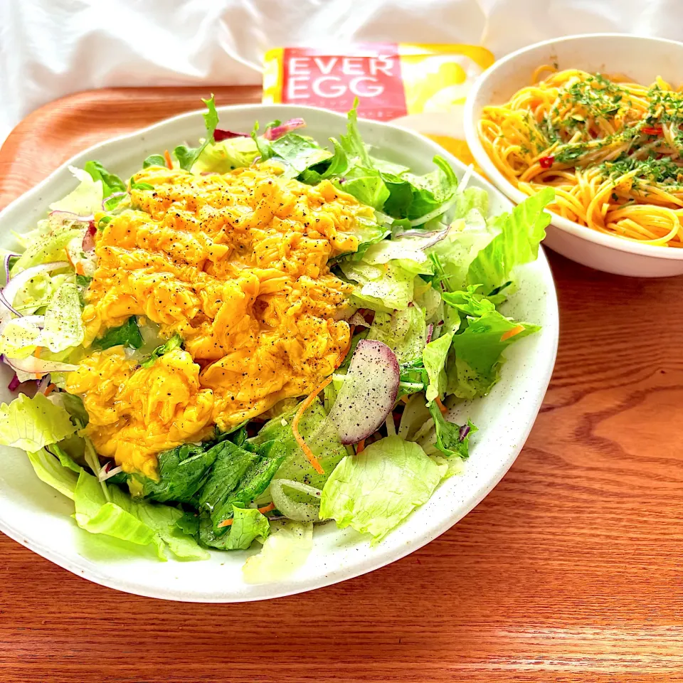 エバーエッグがけ生野菜サラダ|aria╰(*´︶`*)╯さん