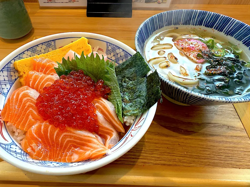 オーロラサーモンいくら丼🐟✨うどんセット|buhizouさん