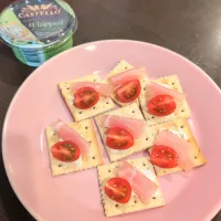 キャステロホイップクリームガーリックでカナッペ|Rieさん