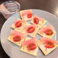 キャステロホイップクリームチーズペッパーでカナッペ| Rieさん