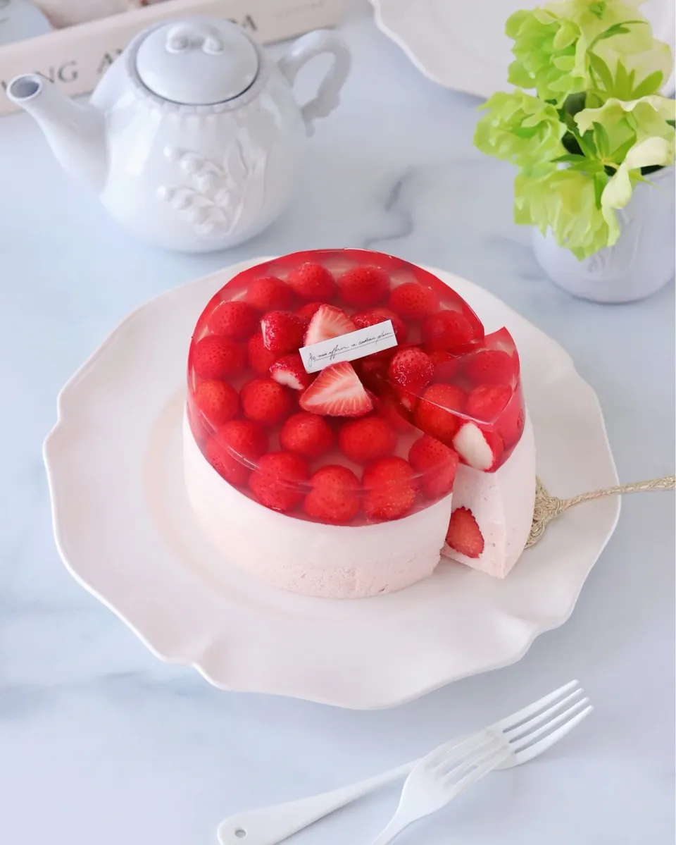 いちごムースケーキ🍓|もえさん
