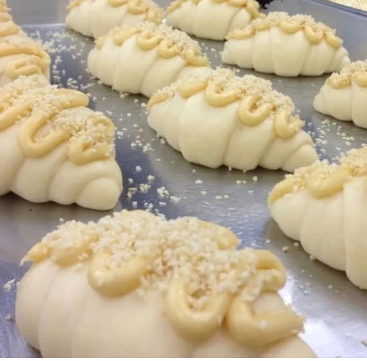明日のパン🥐
「Pain roulé aux amandes」
アーモンドを練り込んだ生地で クレームダマンドを巻き込み アーモンドビス生地を絞って 焼き上げました💦|ばくあんしゃさん