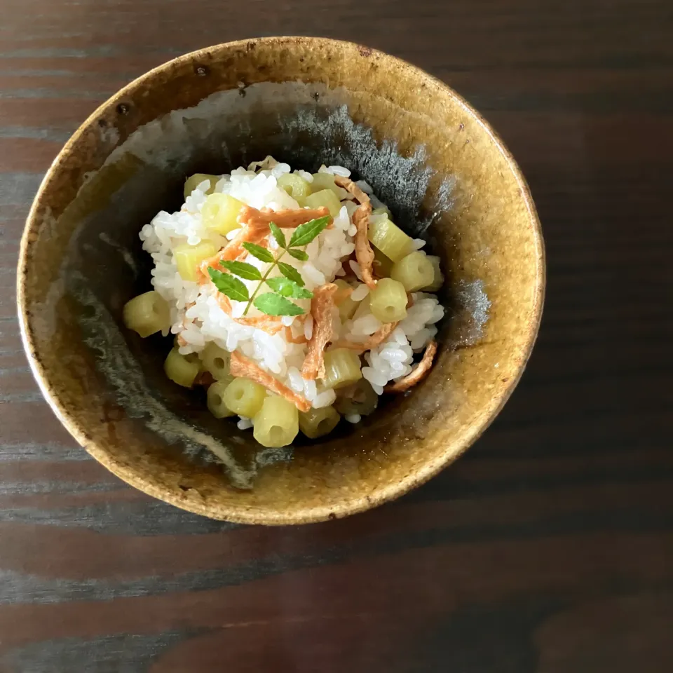 ふきと甘辛稲荷のまぜご飯|うさかめさん