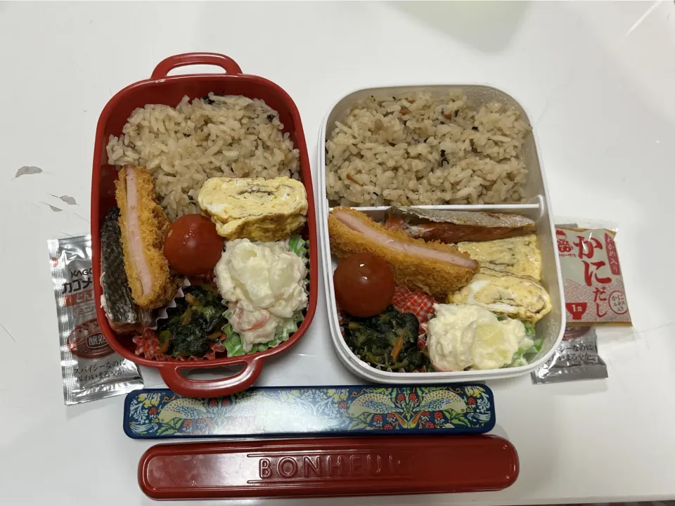 パパ弁と母弁☆ハムカツ☆梅ひじきの炊き込みご飯☆鮭☆ポテトサラダ☆卵焼き☆ほうれん草のお浸し☆プチトマト☆みそ汁（パパ弁）|Saharaさん
