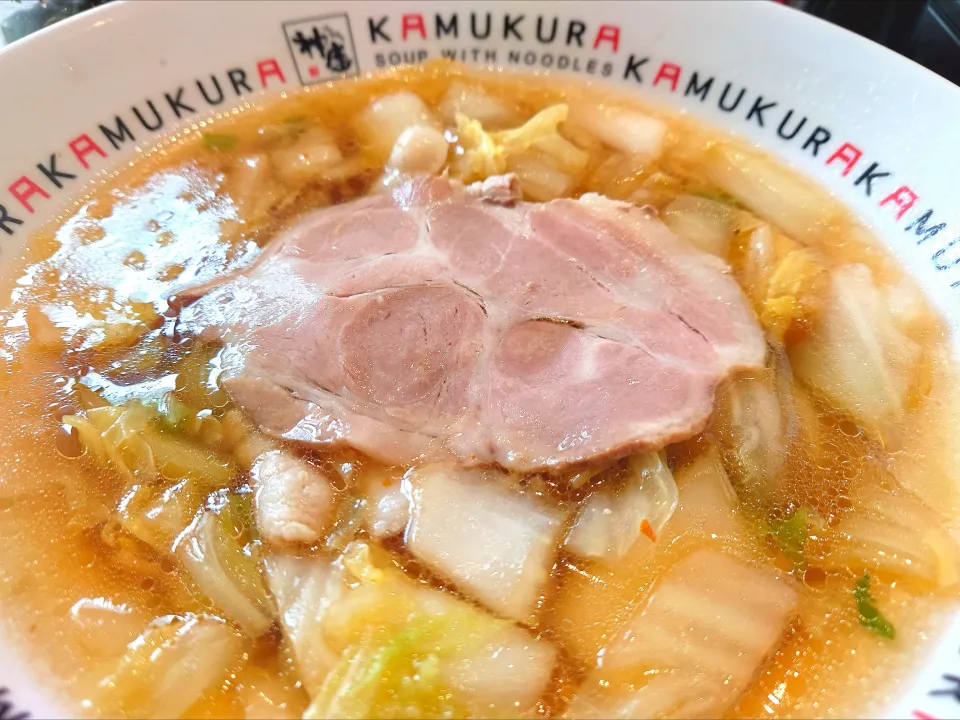【1986年創業】 
【赤羽店は2025年3月開業】
どうとんぼり神座　ビーンズ赤羽店
おいしいラーメン  (850円)
＋ライス (200円)
＋辛ニラ (卓上、無料)
＋卸し大蒜 (卓上、無料)
@赤羽1分
25112
〈醤58塩20噌󠄀11タ4昆6出5F6冷2〉|大脇さん