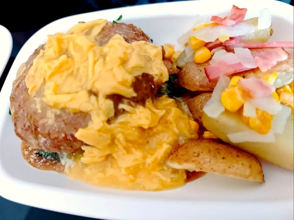 ハンバーグのエバーエッグ掛け|ふうちゃんさん