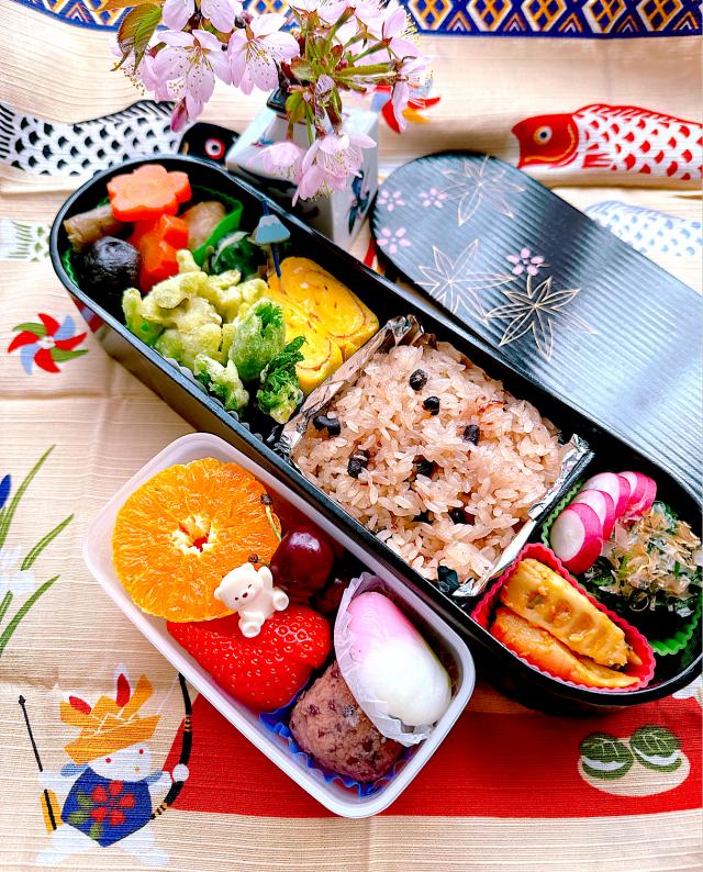 2025 04 24 お赤飯と筑前煮のお弁当/Blueberry🫐 | Snapdish