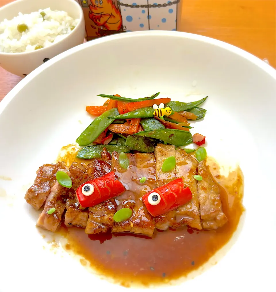 今日は、豚ロース焼いたやつに、隠し味に使った万能クッキングたれと七味唐辛子🌶️ソース|🌸yuni🌸さん