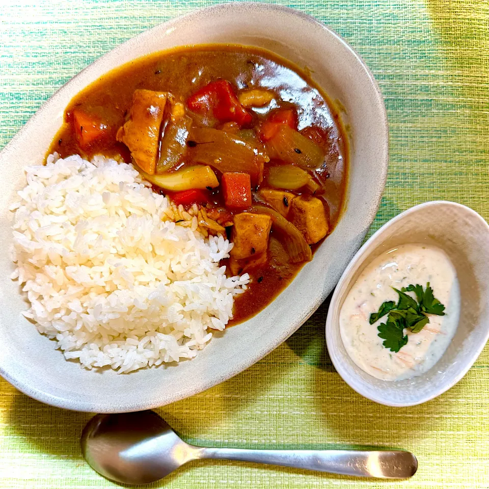 欧風チキンカレーとライタ|なか★やまさん