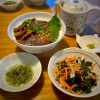 あじ竜田の蒲焼き丼御膳（だしと汁付き）と、野菜と海苔の和物|もえさん