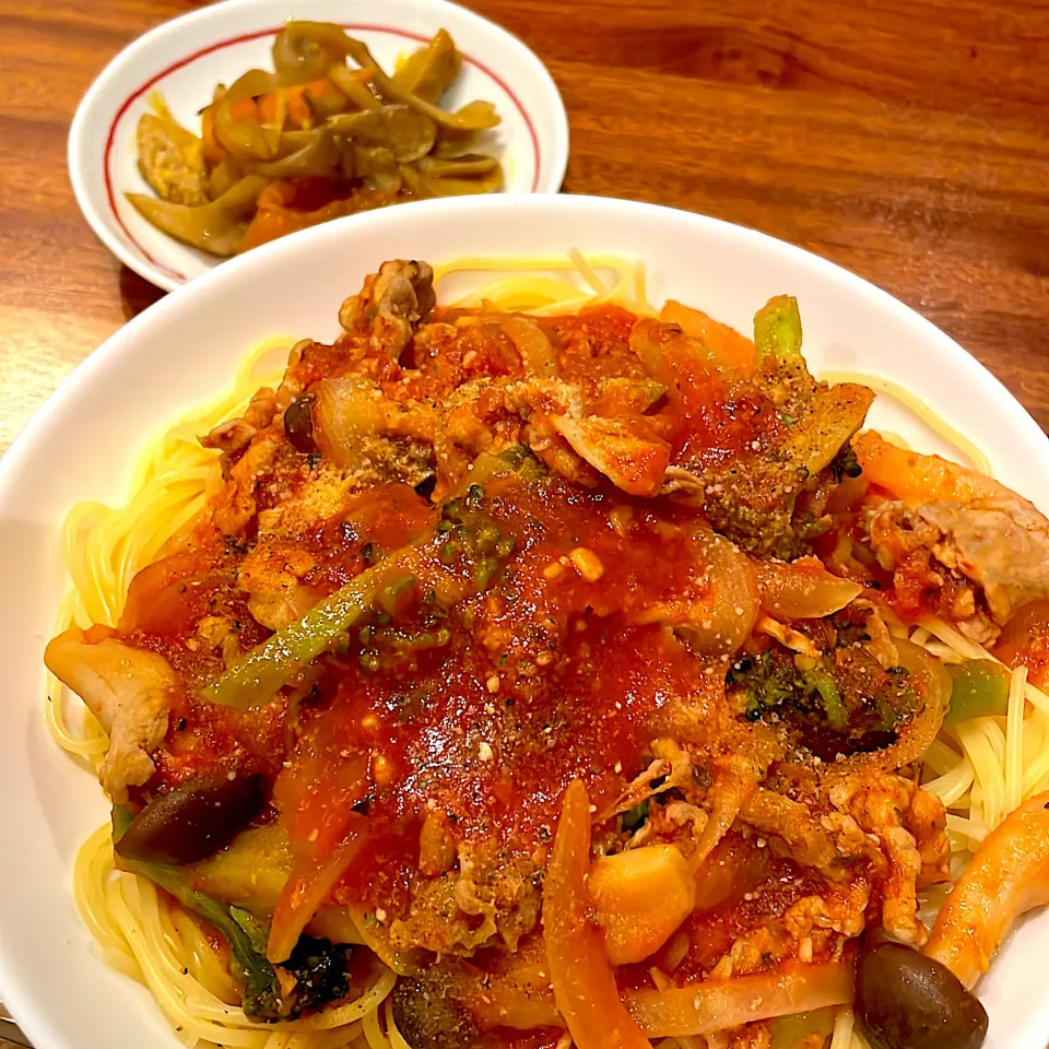 豚とブロッコリーのトマトパスタ　カボチャ甘辛煮|とゆあさん