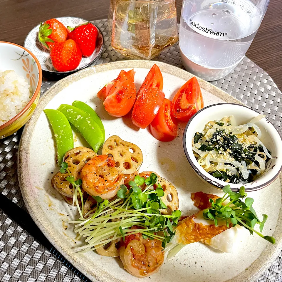 4/24晩ご飯：海老と蓮根のオイマヨ炒め|ななみんさん