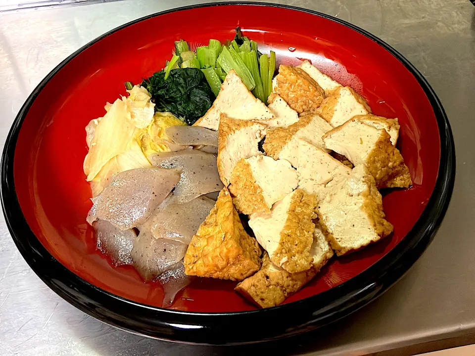 フグ出汁おでんの残り汁でアルモンダケの含め煮みたいな煮物  2日前、フグ🐡で出汁取ったおでんの出汁があまりにも美味しすぎて捨てるにしのびなくて😅再利用😅|🐈⸒⸒⸒⸒つるのダンス🐈🐾さん