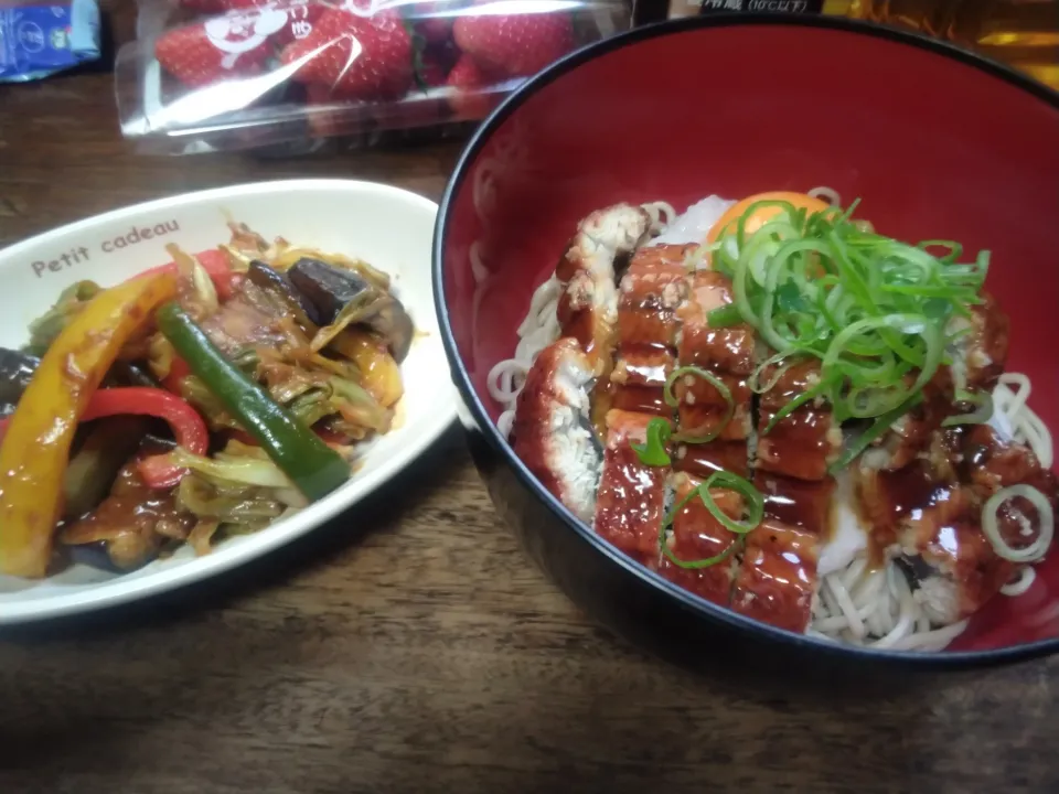 うなとろ月見そばと野菜の甜麺醤炒め|にんにくと唐辛子が特に好き❤️(元シャリマー)さん