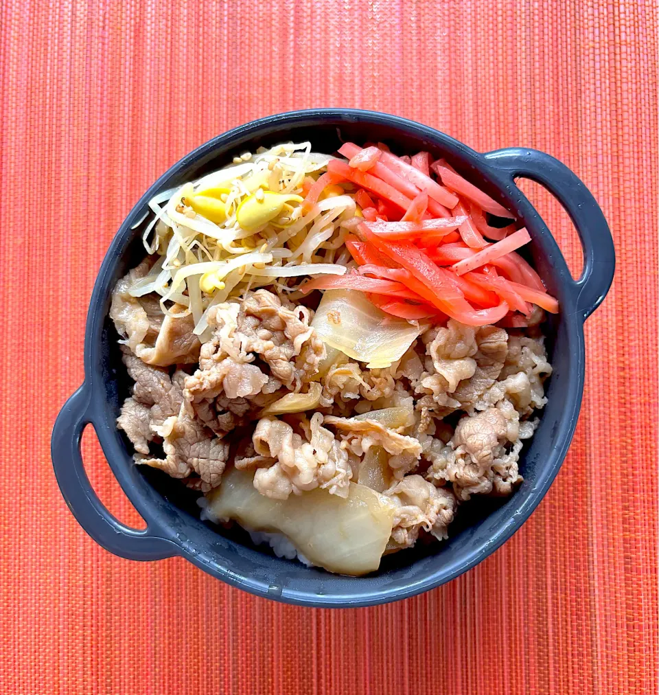 吉野家　冷凍牛丼の具で簡単ランチ✴︎|maricomさん