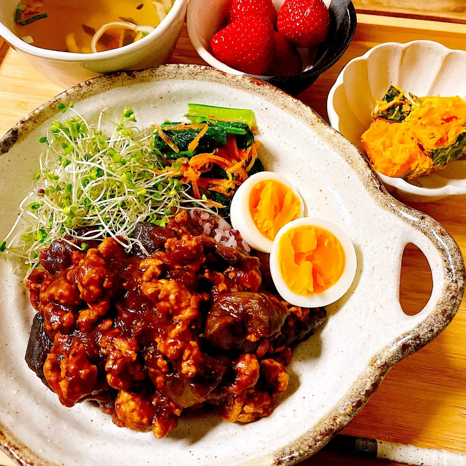 ⭐️鶏ひき肉とナスの味噌炒め丼⭐️|Laniさん