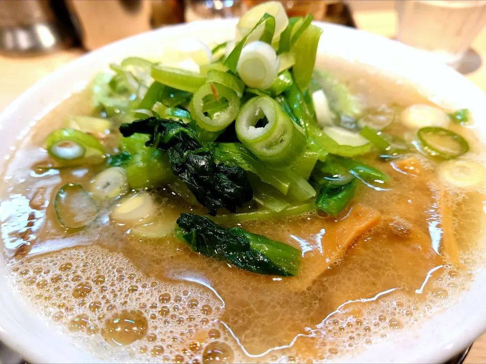 【完全キャッシュレス対応】
【ラーメンWalker 東京 2025
ラーメンWalkerグランプリ 東京2024 銀賞】
【TRYラーメン大賞2024-2025 名店部門 MIX第3位】 
【食べログ ラーメン TOKYO 百名店 2023~2024 選出店】 
桜上水 船越 
塩中華そば 麺半分
  (茹で前100g、1,100円) 
＋青菜 (麺半分でサービス無料)
＋ごはん (120円)
＋ごはん専用醤油タレ (無料)
＠桜上水4分
25113
〈醤58塩21噌󠄀11タ4昆6出5F6冷2〉



　|大脇さん
