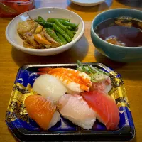 握り寿司と、帆立とアスパラのバター醤油と、赤だし|もえさん
