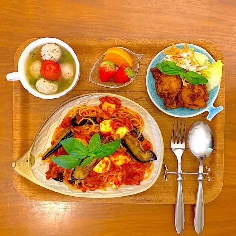 「キャステロ ホイップクリームチーズ ペッパー」を使ってみたSnapdishの料理・レシピ写真:茄子とモッツァレラチーズのトマトスパゲッティのおぼんごはん