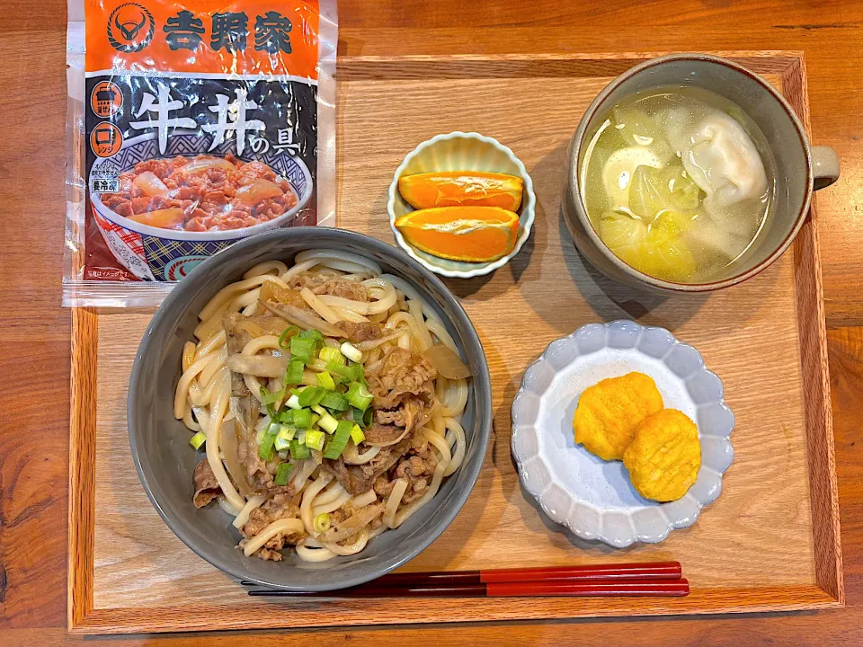 夜ご飯(牛すきうどん、ナゲット、餃子スープ、オレンジ)|cocomikaさん