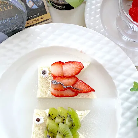 「キャステロ ホイップクリームチーズ プレーン」を使ってみたSnapdishの料理・レシピ写真:オープンサンド　鯉のぼり🎏