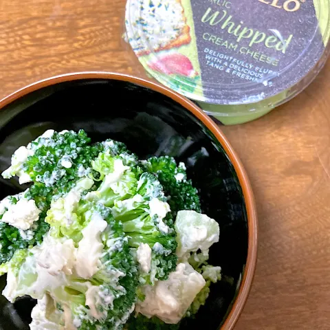 「キャステロ ホイップクリームチーズ ガーリック」を使ってみたSnapdishの料理・レシピ写真:茹でブロッコリー　キャステロホィップクリームチーズガーリック