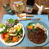 サラダと牛すじカレー🥗🍛👩‍🍳| 青空の梅干しさん