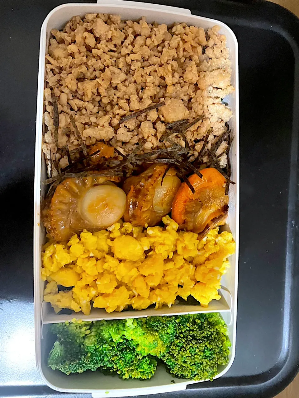 そぼろ弁当　ホタテのバター焼き|ヒロッカさん