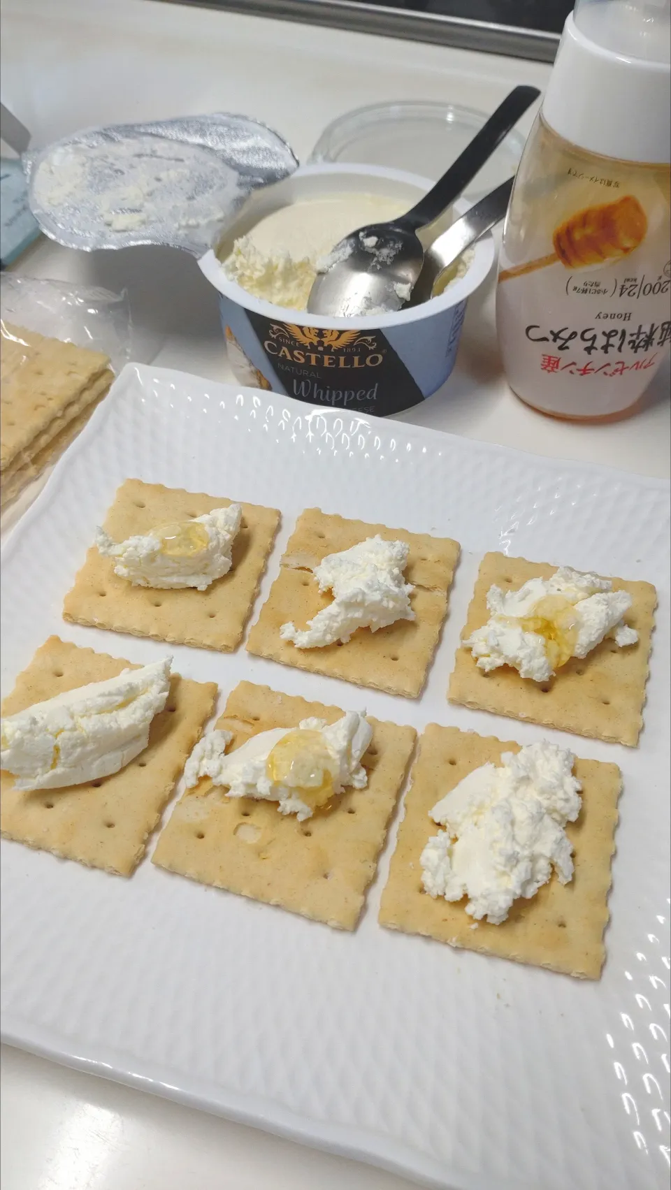 クリームチーズ、クラッカー＆はちみつ|しまだ ちえこさん