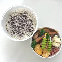 ガーリックチキン
ポテトサラダ
卵焼き
ウインナー
ブロッコリー
枝豆
のり弁(ゆかりごはん)|ayumomさん
